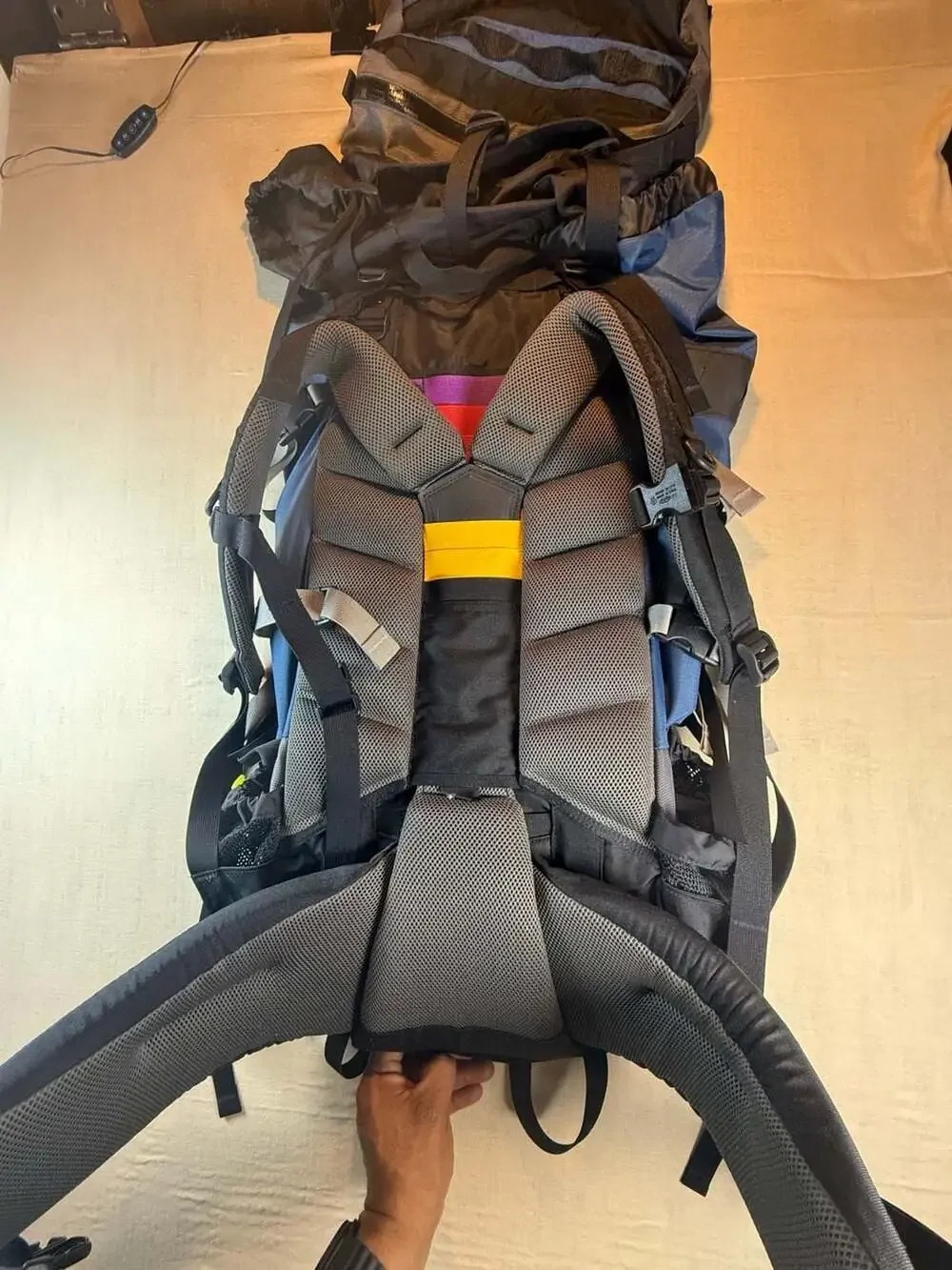 Galyan’s Mountain Guide 90 (90 L). Galyan’s